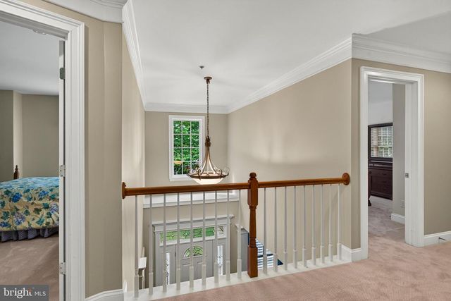 125 CAMELOT LN, Newtown Square, PA 19073