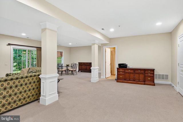 125 CAMELOT LN, Newtown Square, PA 19073