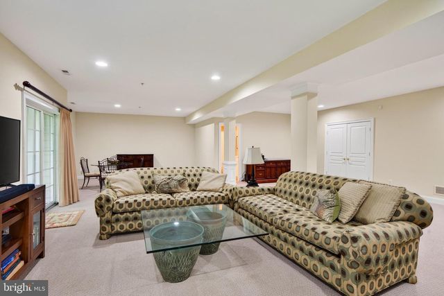 125 CAMELOT LN, Newtown Square, PA 19073