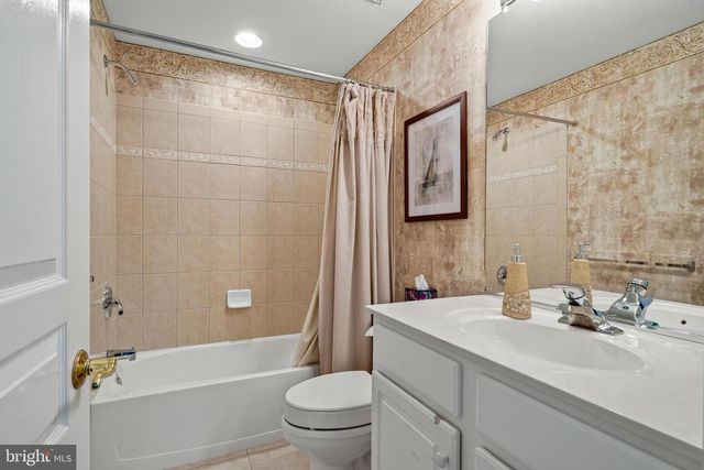 125 CAMELOT LN, Newtown Square, PA 19073