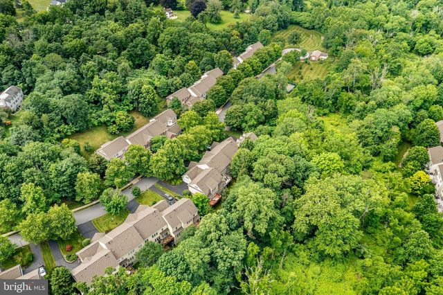 125 CAMELOT LN, Newtown Square, PA 19073