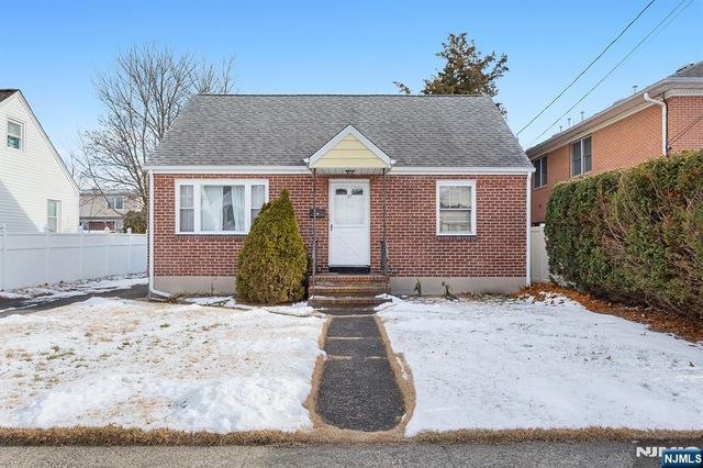 33 Beech Street, Elmwood Park, NJ 07407