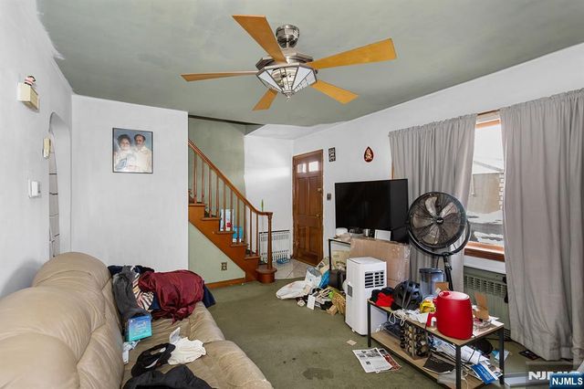 33 Beech Street, Elmwood Park, NJ 07407