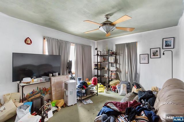 33 Beech Street, Elmwood Park, NJ 07407