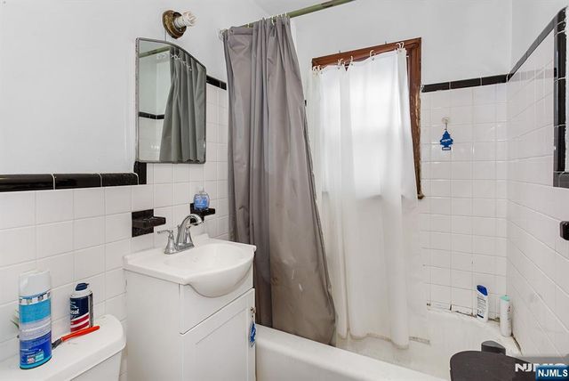 33 Beech Street, Elmwood Park, NJ 07407