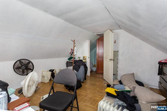 33 Beech Street, Elmwood Park, NJ 07407