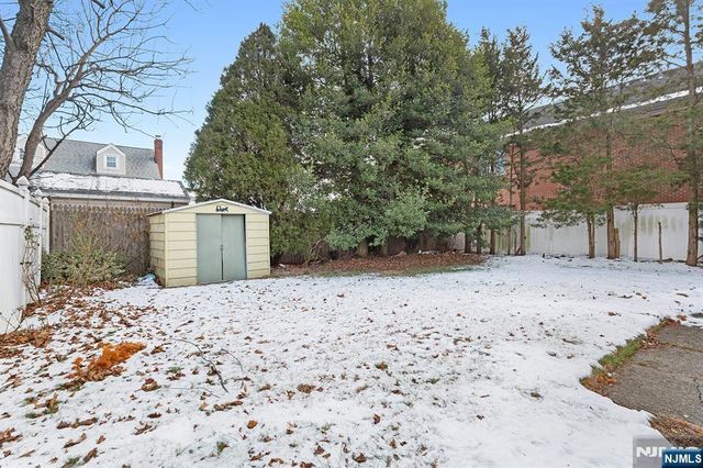 33 Beech Street, Elmwood Park, NJ 07407