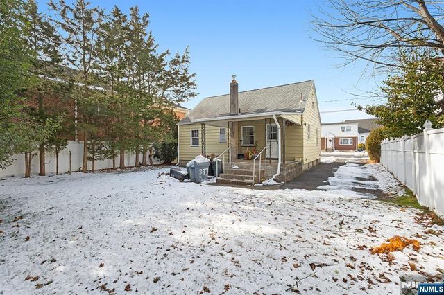 33 Beech Street, Elmwood Park, NJ 07407