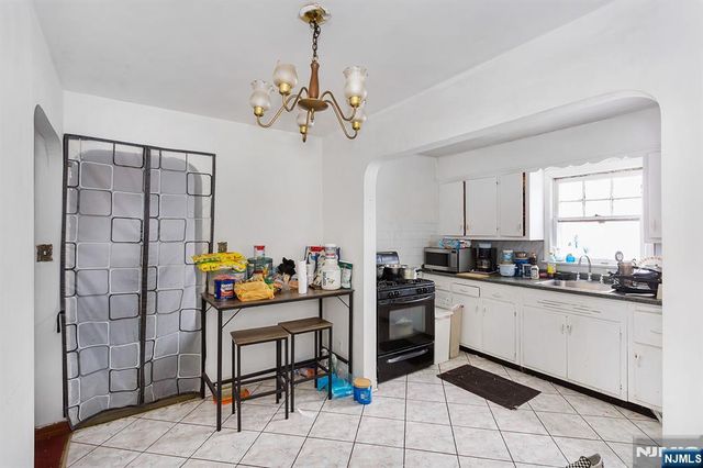 33 Beech Street, Elmwood Park, NJ 07407