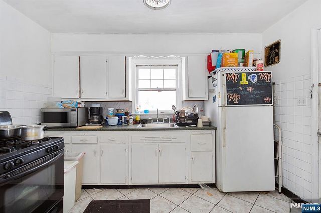 33 Beech Street, Elmwood Park, NJ 07407