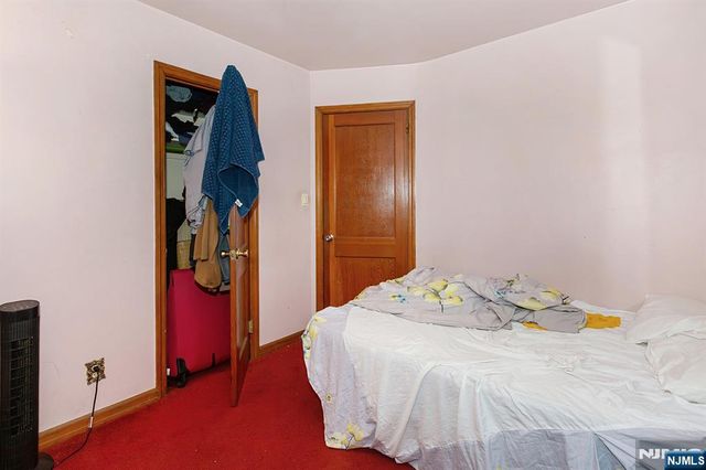 33 Beech Street, Elmwood Park, NJ 07407