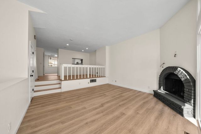 255 North Rd 10, Chelmsford, MA 01824