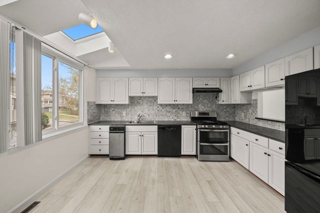 255 North Rd 10, Chelmsford, MA 01824