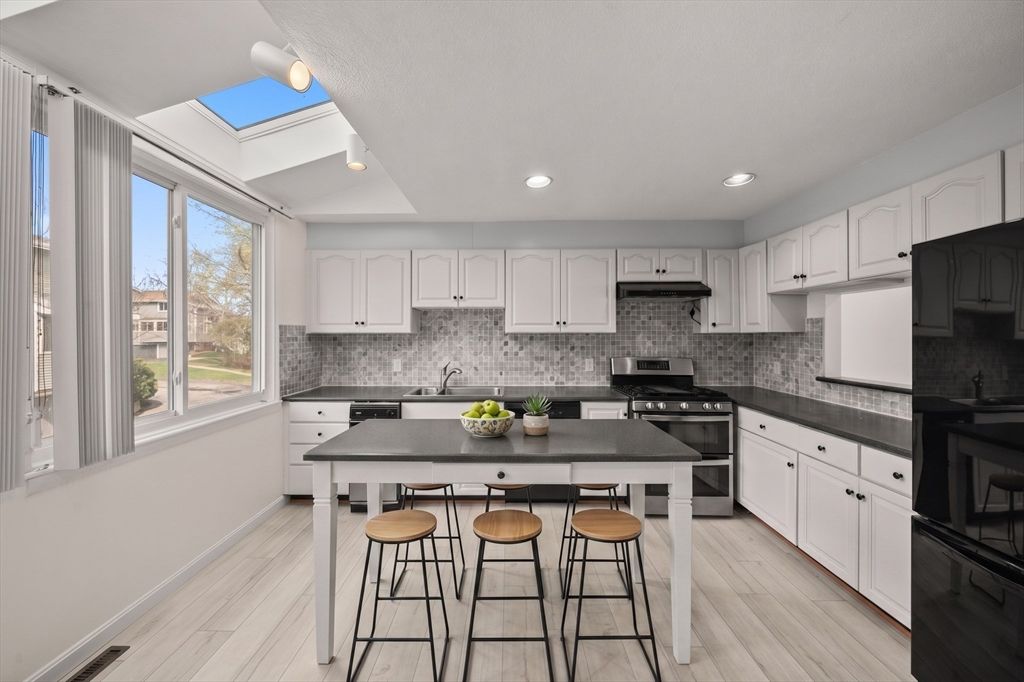 255 North Rd 10, Chelmsford, MA 01824