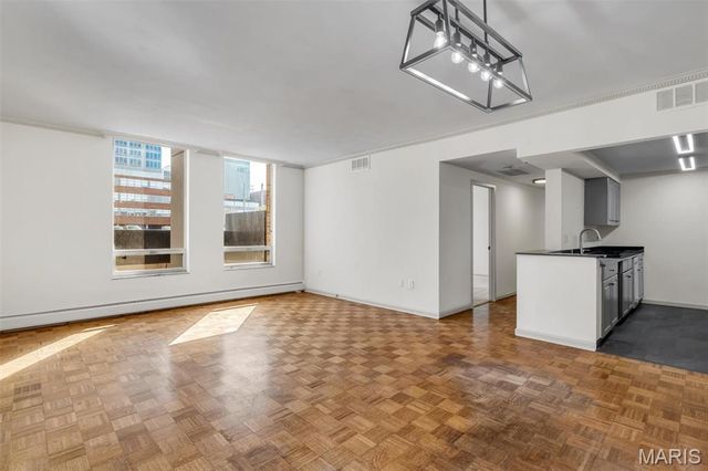 200 S Brentwood Boulevard 2F, Clayton, MO 63105