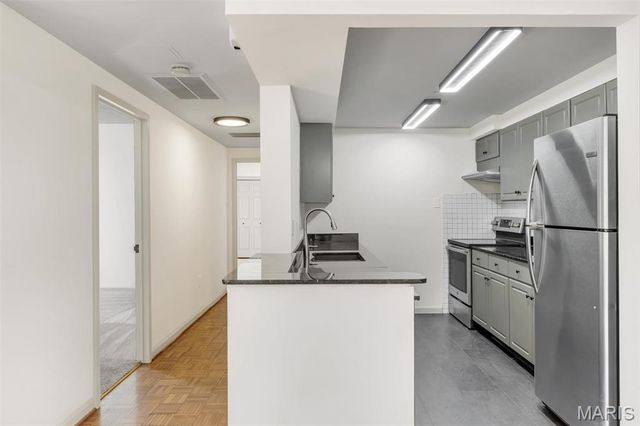 200 S Brentwood Boulevard 2F, Clayton, MO 63105