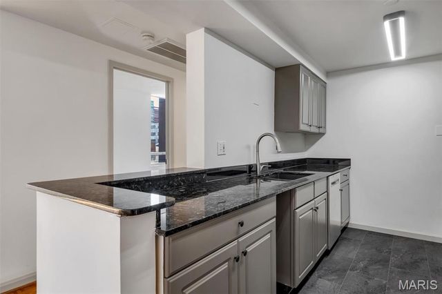 200 S Brentwood Boulevard 2F, Clayton, MO 63105