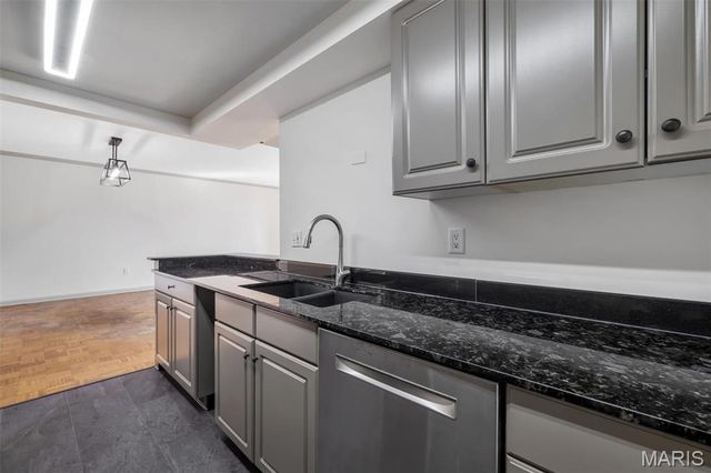 200 S Brentwood Boulevard 2F, Clayton, MO 63105