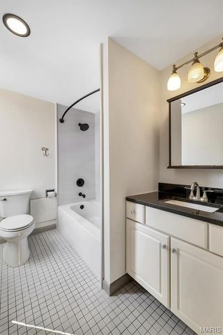 200 S Brentwood Boulevard 2F, Clayton, MO 63105