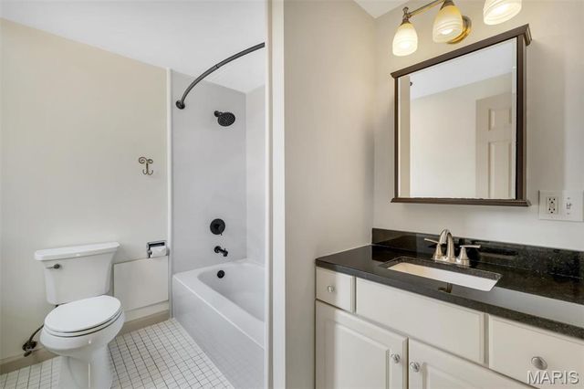 200 S Brentwood Boulevard 2F, Clayton, MO 63105