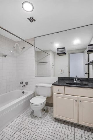 200 S Brentwood Boulevard 2F, Clayton, MO 63105