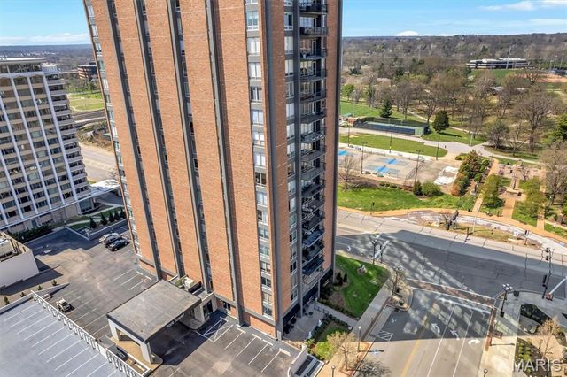 200 S Brentwood Boulevard 2F, Clayton, MO 63105