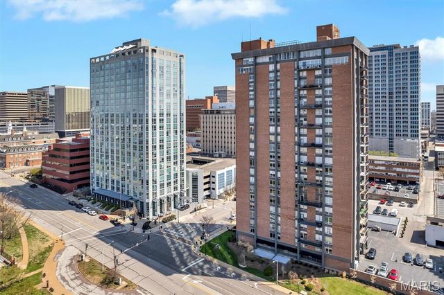 200 S Brentwood Boulevard 2F, Clayton, MO 63105