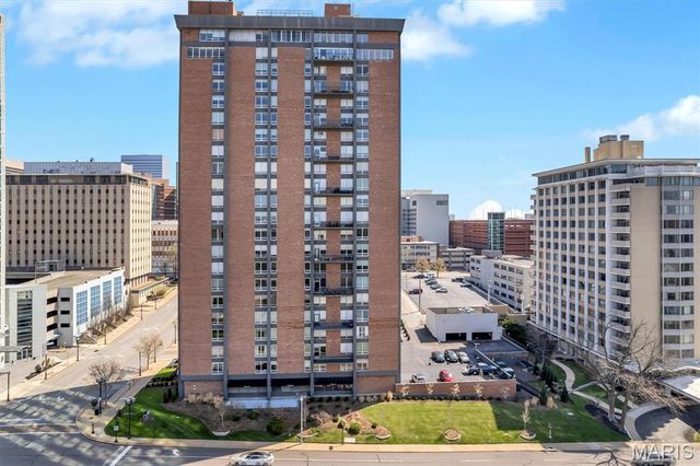 200 S Brentwood Boulevard 2F, Clayton, MO 63105