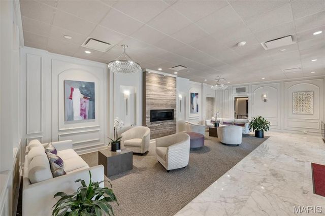 200 S Brentwood Boulevard 2F, Clayton, MO 63105