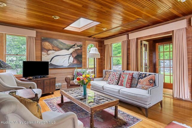 11 Oak Mountain Farm Road, Boiceville, NY 12412