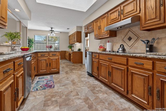 6330 Lakewood Park, Windcrest, TX 78239