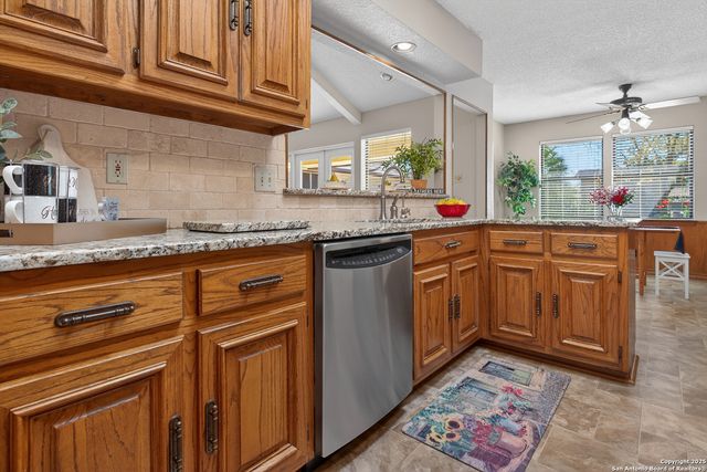 6330 Lakewood Park, Windcrest, TX 78239