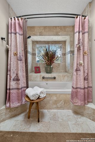 6330 Lakewood Park, Windcrest, TX 78239