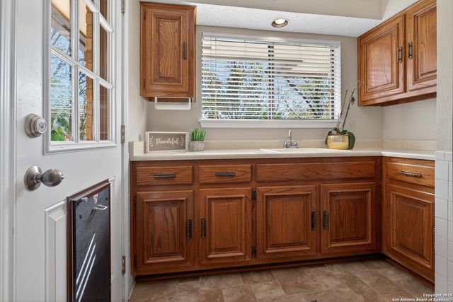 6330 Lakewood Park, Windcrest, TX 78239