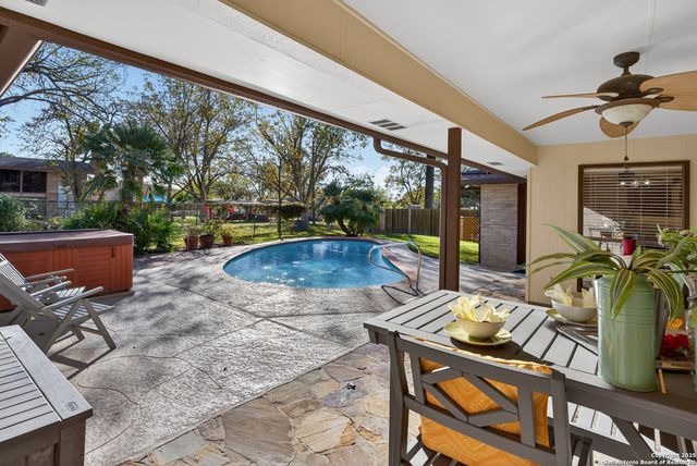 6330 Lakewood Park, Windcrest, TX 78239