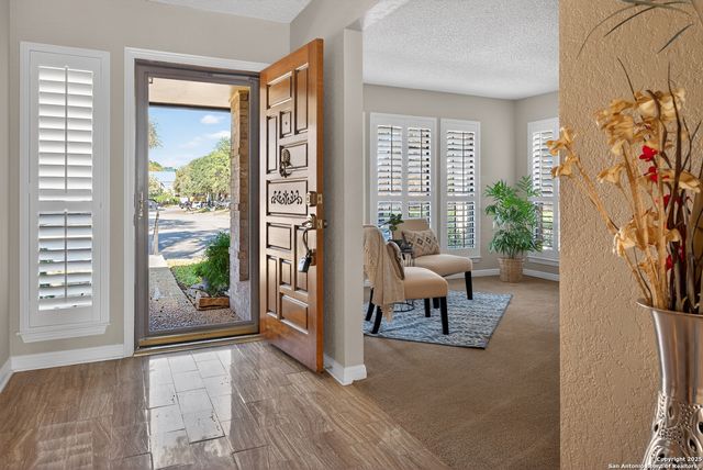 6330 Lakewood Park, Windcrest, TX 78239