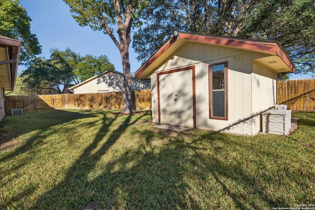 6330 Lakewood Park, Windcrest, TX 78239