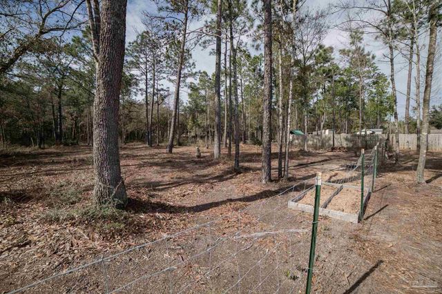 5327 Bodega Dr, Milton, FL 32583