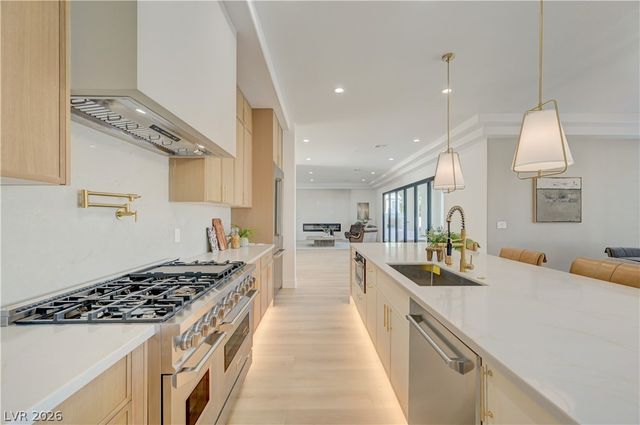 2290 Casa Bella Court, Las Vegas, NV 89117