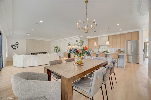 2290 Casa Bella Court, Las Vegas, NV 89117