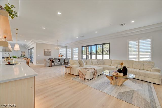 2290 Casa Bella Court, Las Vegas, NV 89117