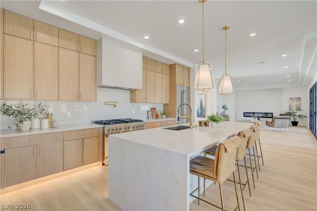 2290 Casa Bella Court, Las Vegas, NV 89117