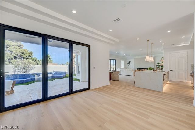 2290 Casa Bella Court, Las Vegas, NV 89117