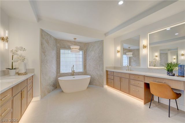 2290 Casa Bella Court, Las Vegas, NV 89117