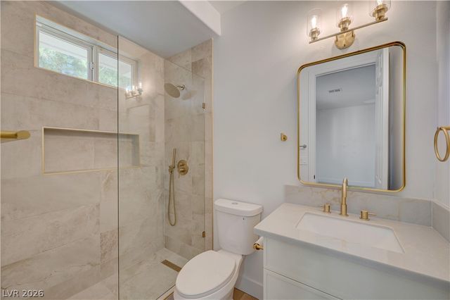 2290 Casa Bella Court, Las Vegas, NV 89117