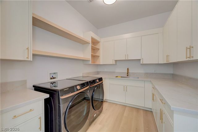 2290 Casa Bella Court, Las Vegas, NV 89117