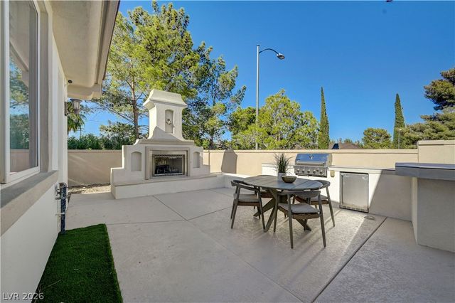 2290 Casa Bella Court, Las Vegas, NV 89117