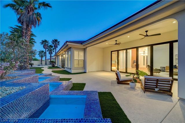2290 Casa Bella Court, Las Vegas, NV 89117