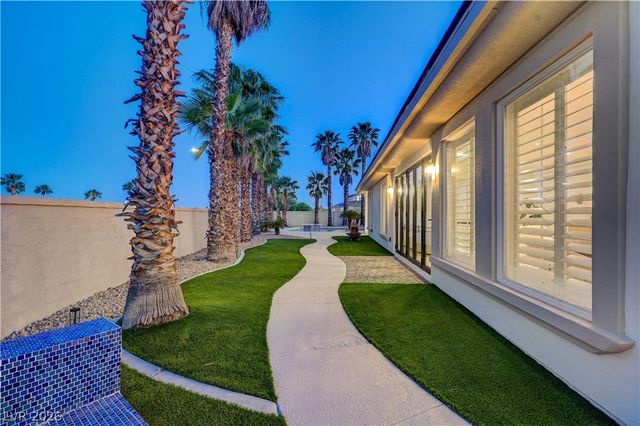 2290 Casa Bella Court, Las Vegas, NV 89117