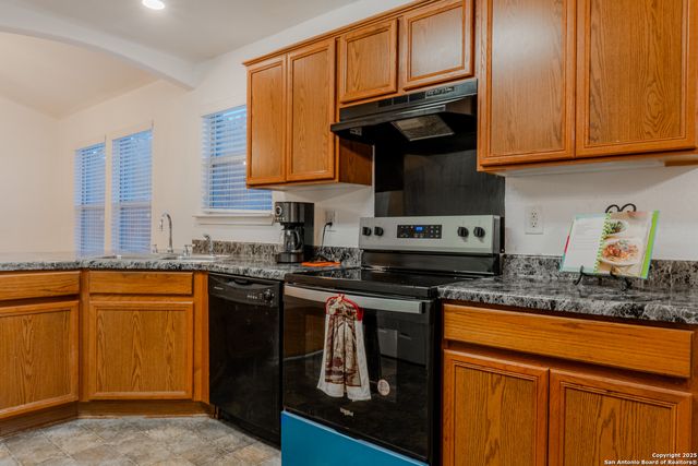 8502 CHICKASAW BLF, Converse, TX 78109